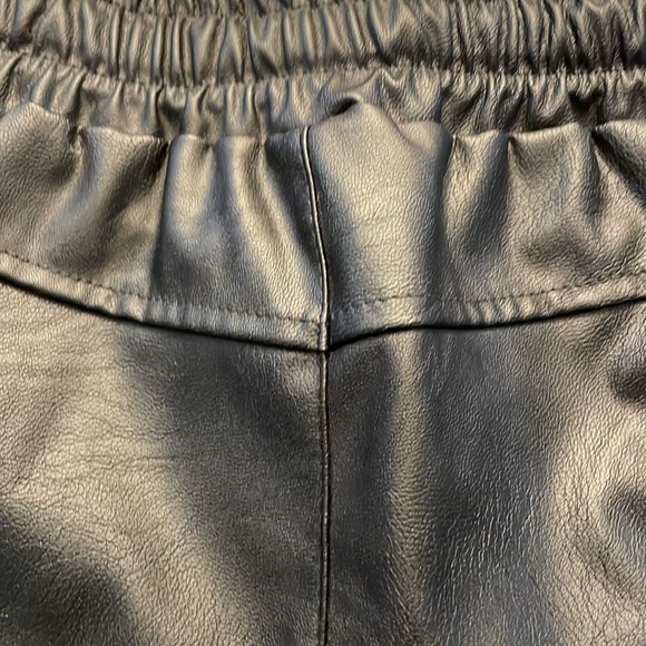 Venti6 Black Faux Leather Joggers Size Medium - Picture 4 of 8